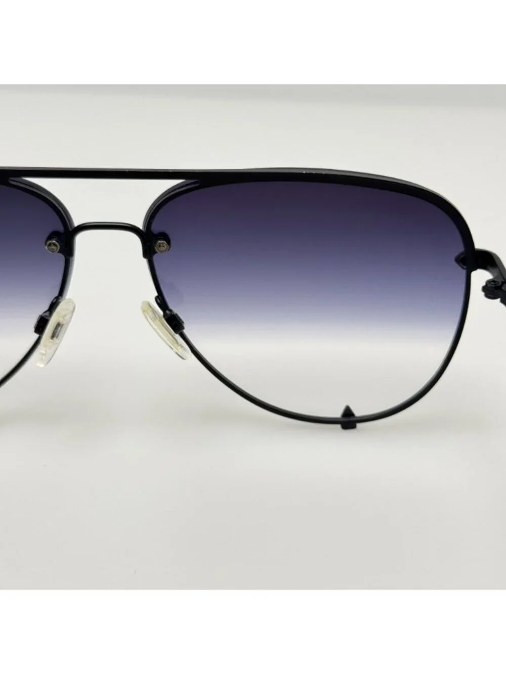 Quay Sunglasses HK Rimless 126 Black B